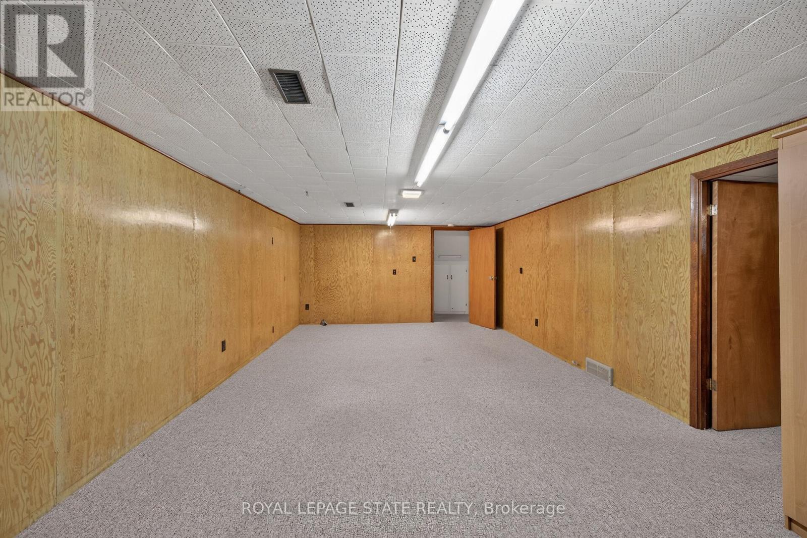 390 East 37th Street Property Photo 33