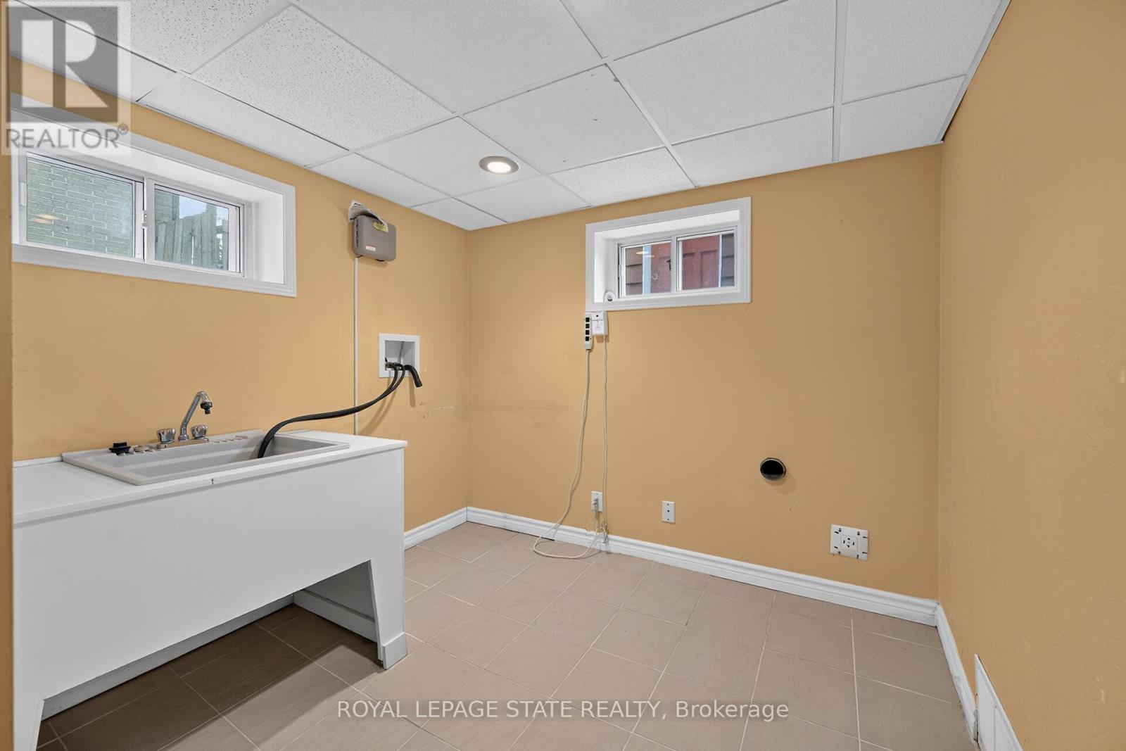 390 East 37th Street Property Photo 35