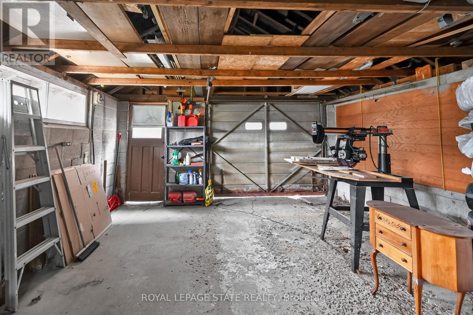 390 East 37th Street Property Photo 41