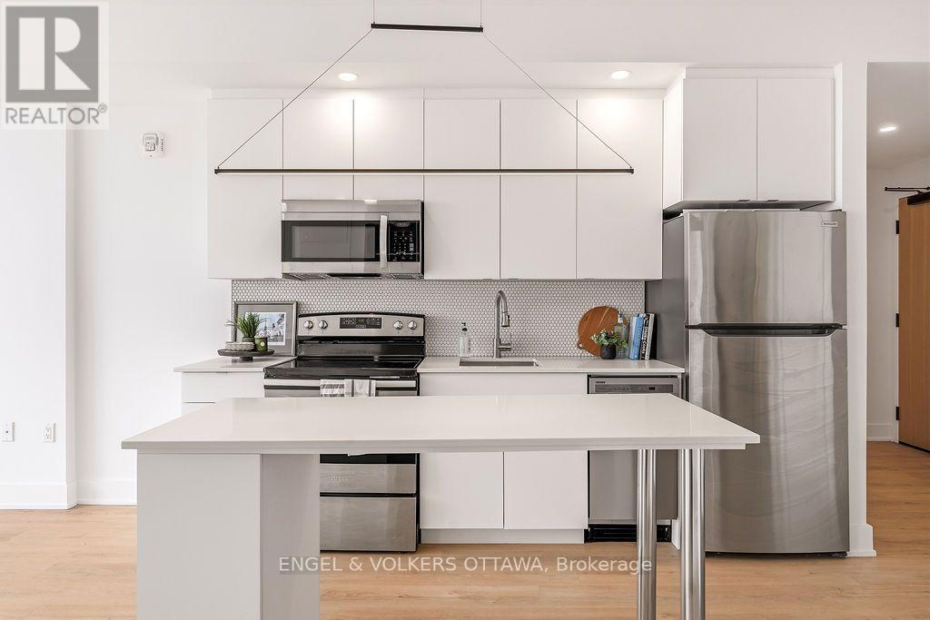 1206 - 929 RICHMOND ROAD
