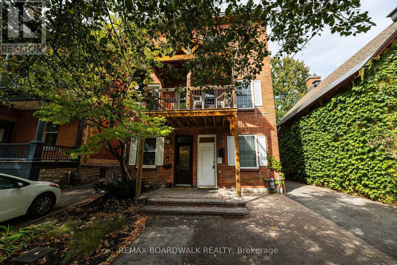 239 WILBROD STREET Property Photo 1