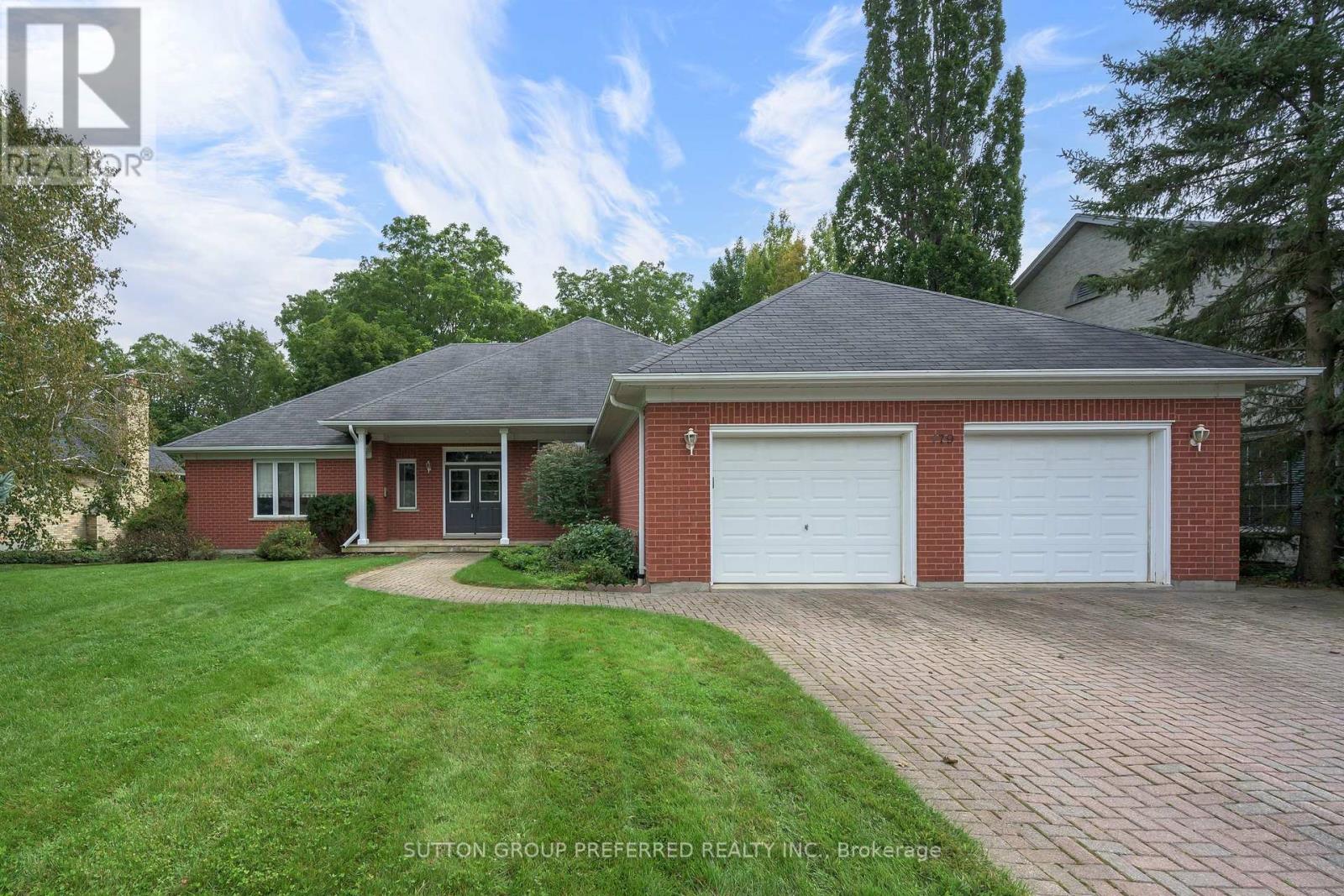 179 Carriage Hill Drive N Property Photo 1