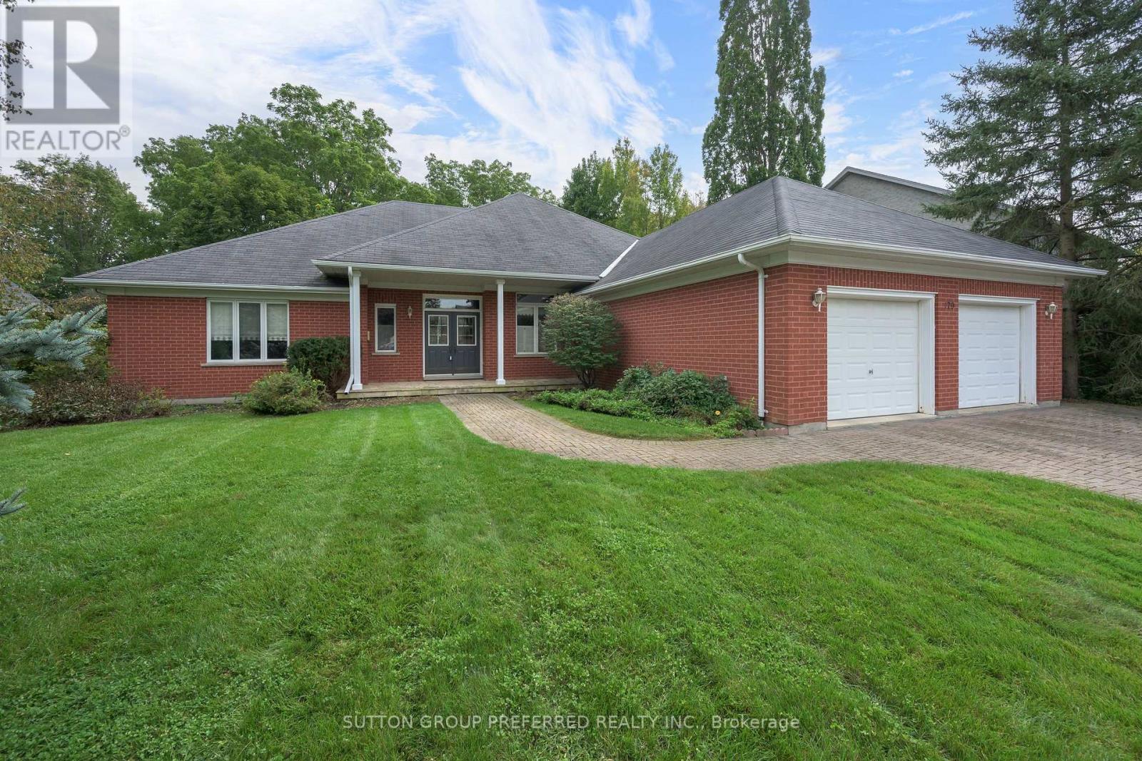 179 Carriage Hill Drive N Property Photo 2