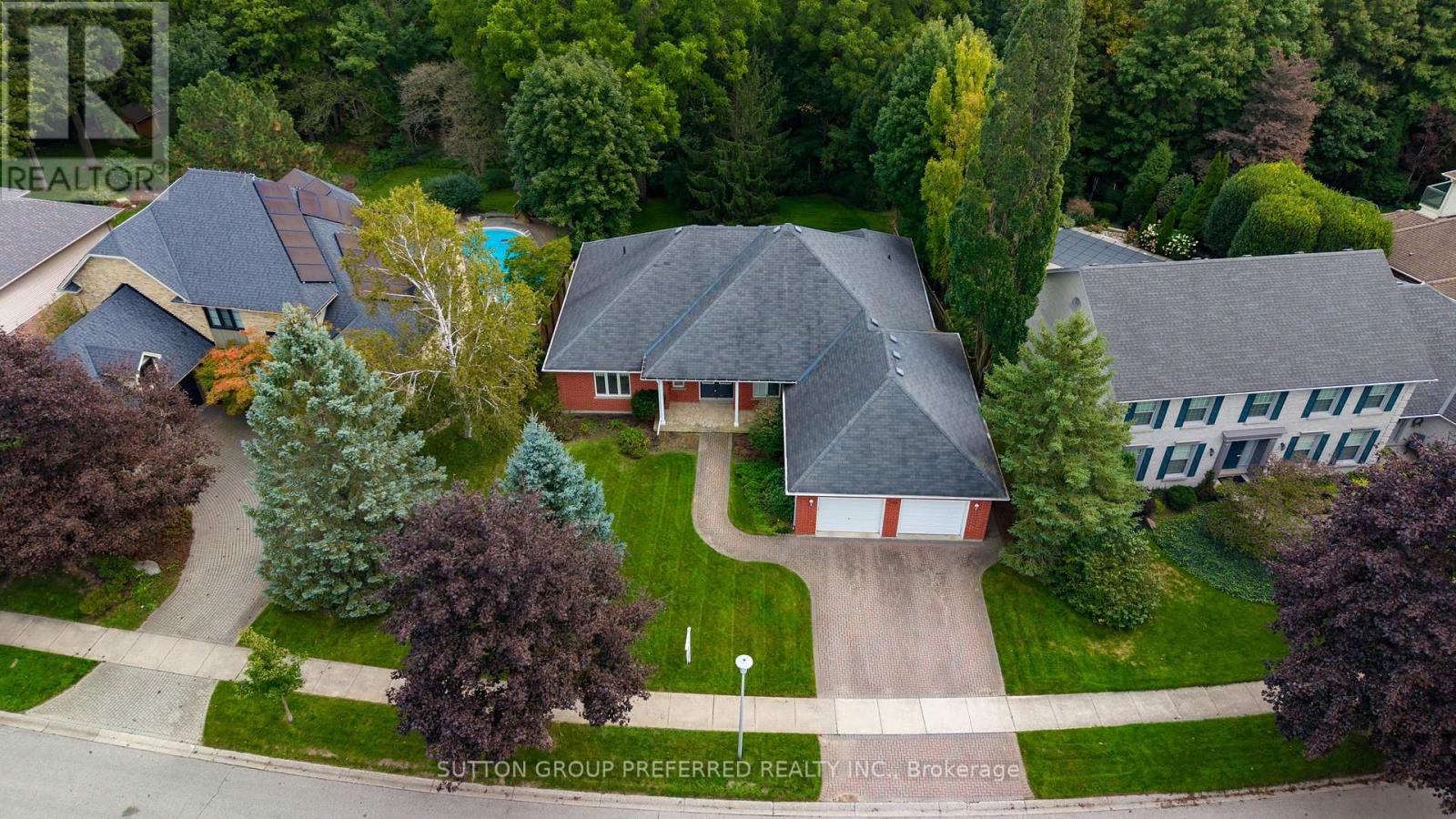 179 Carriage Hill Drive N Property Photo 4