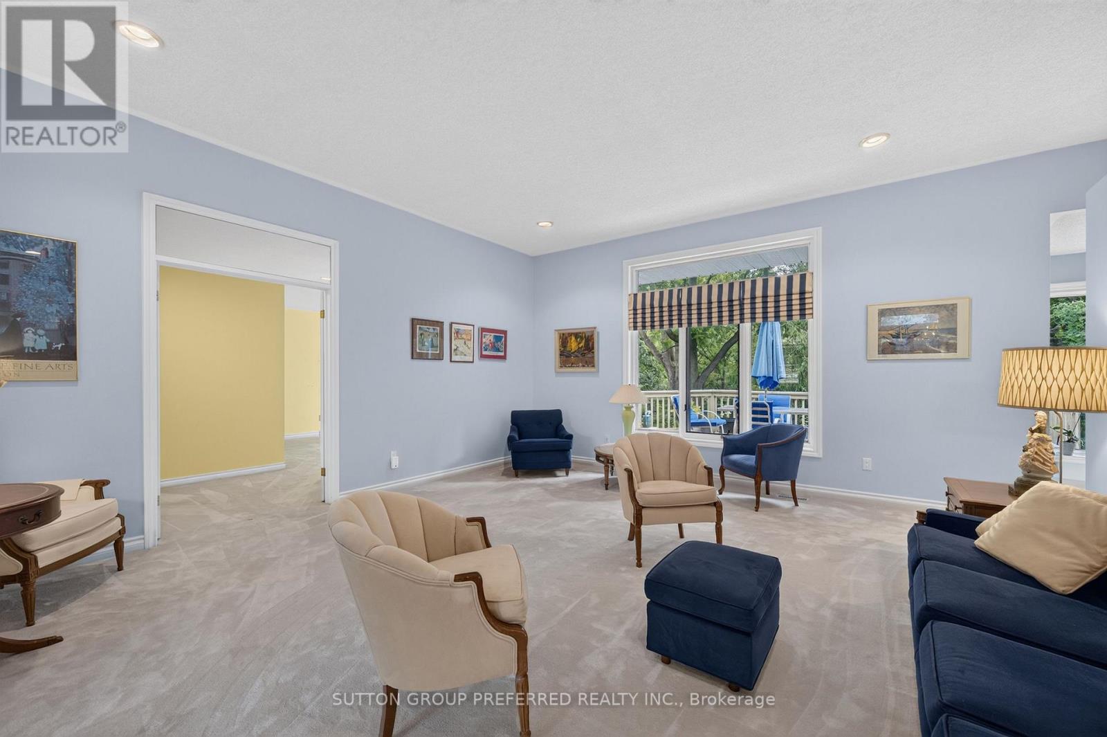 179 Carriage Hill Drive N Property Photo 8