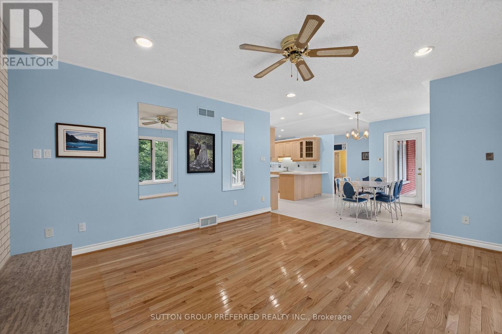 179 Carriage Hill Drive N Property Photo 11