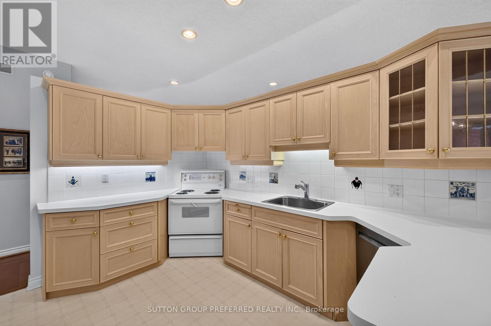 179 Carriage Hill Drive N Property Photo 13