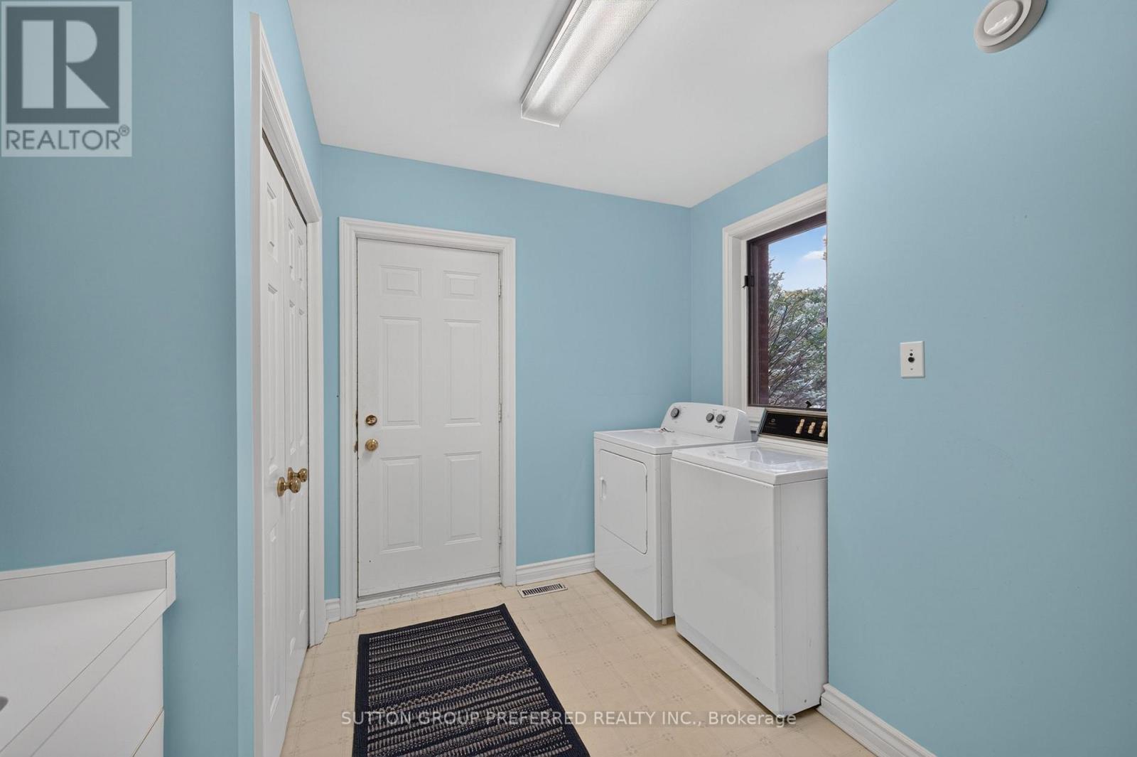 179 Carriage Hill Drive N Property Photo 24