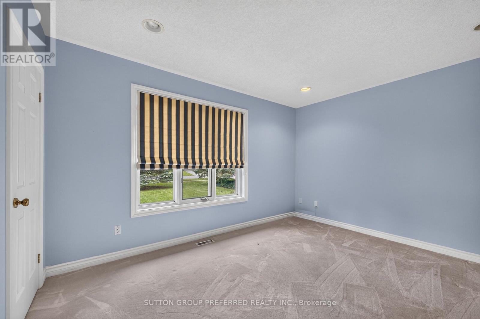 179 Carriage Hill Drive N Property Photo 28