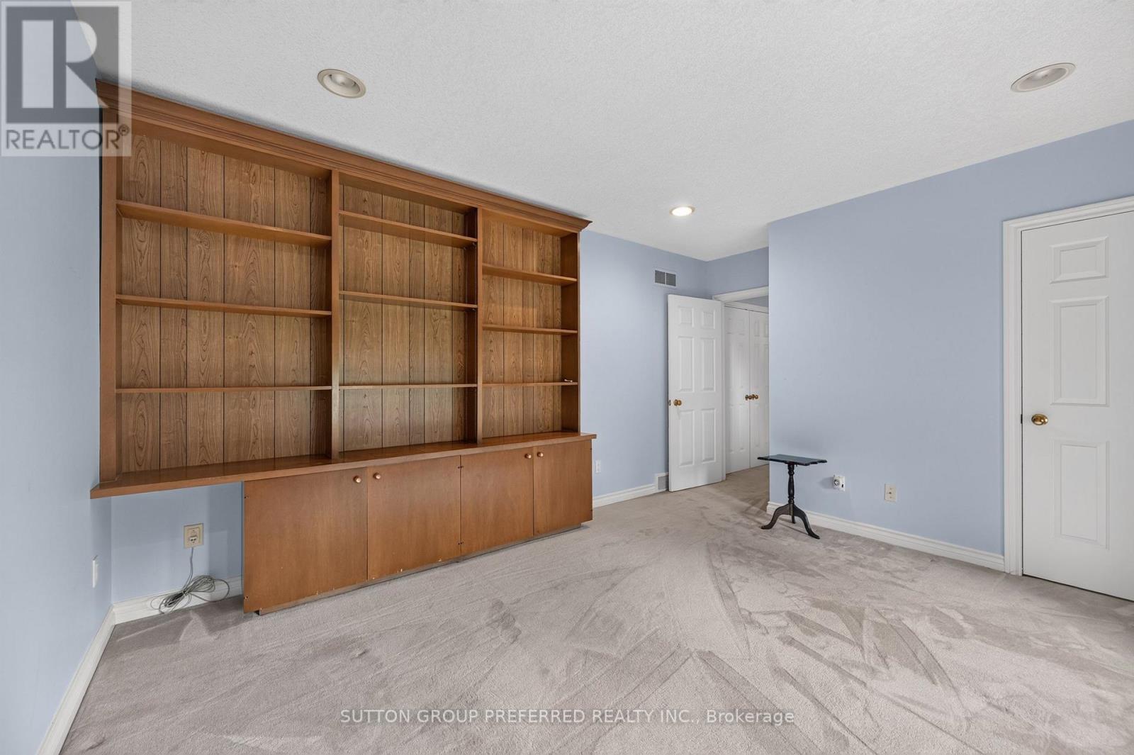 179 Carriage Hill Drive N Property Photo 29