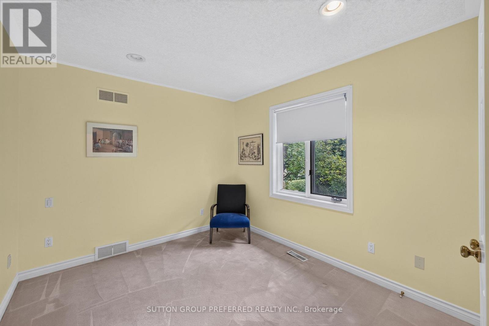 179 Carriage Hill Drive N Property Photo 31