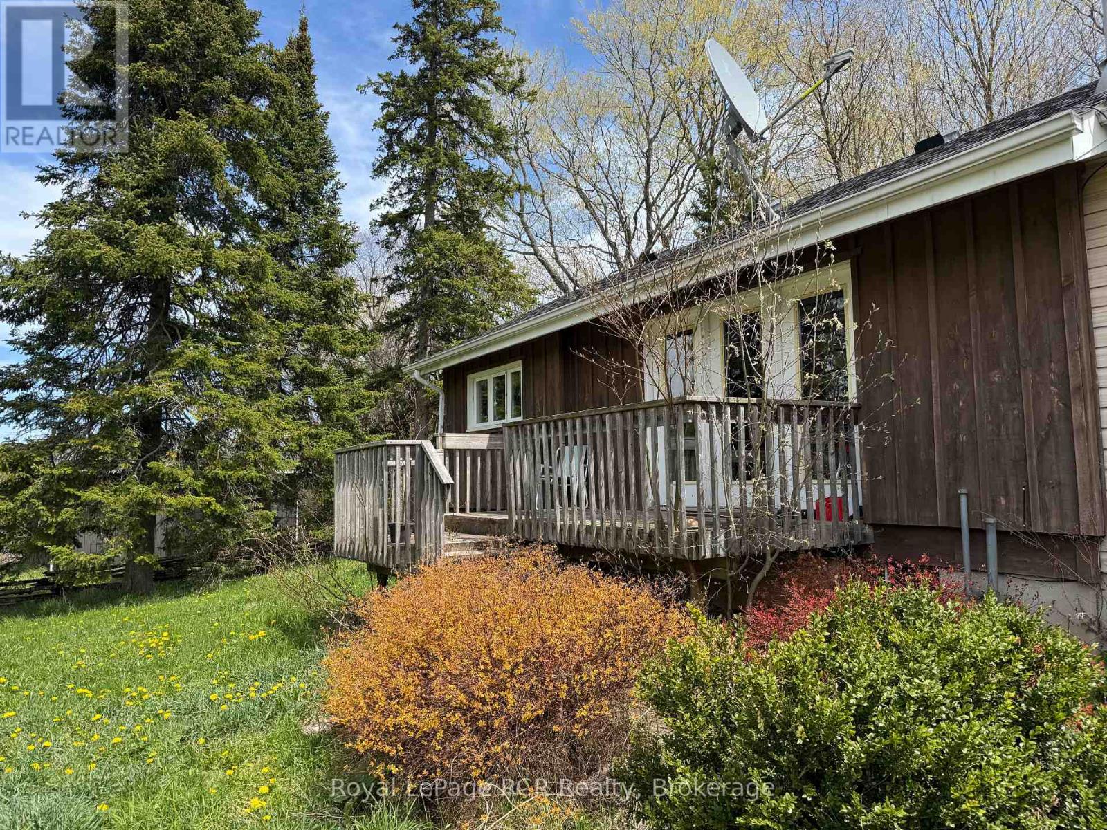 600457 50 Side Road Property Photo 2