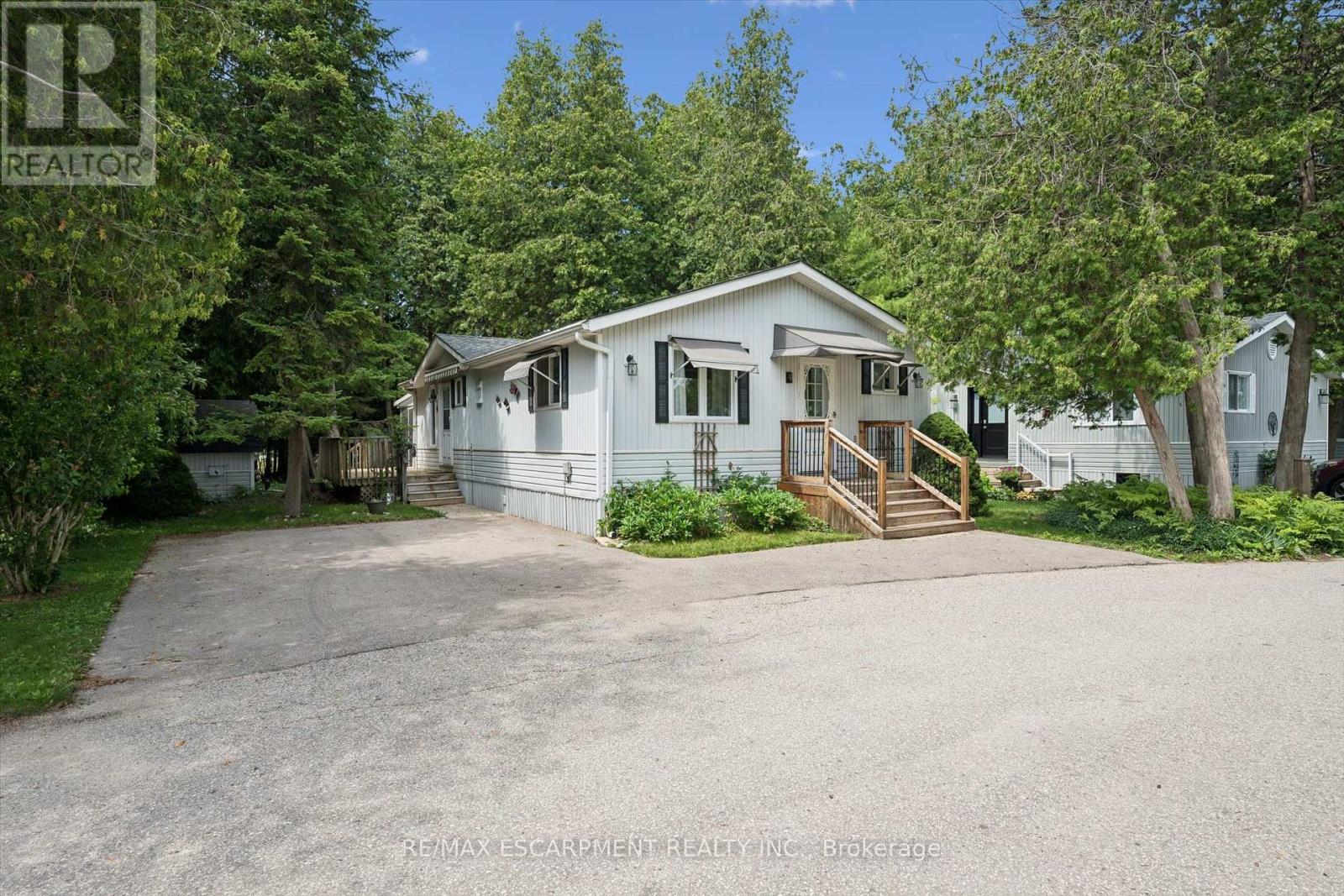 4 Spruce Avenue Property Photo 2