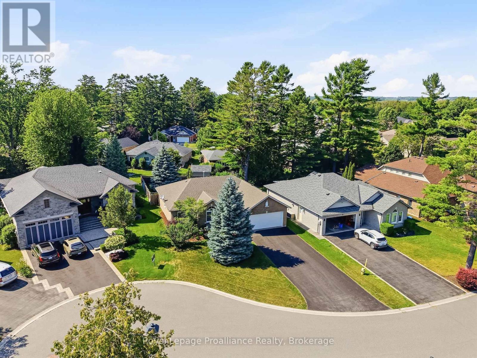 4 BIRCH COURT Property Photo 1
