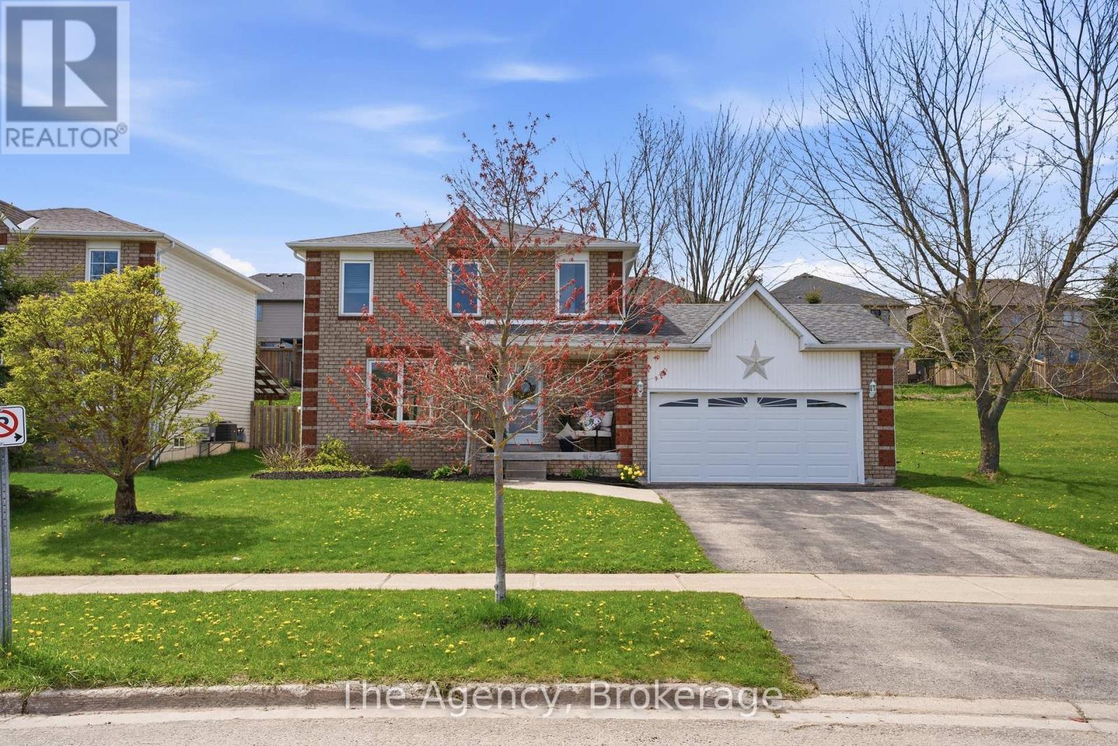 110 Leeson Street S Property Photo 1