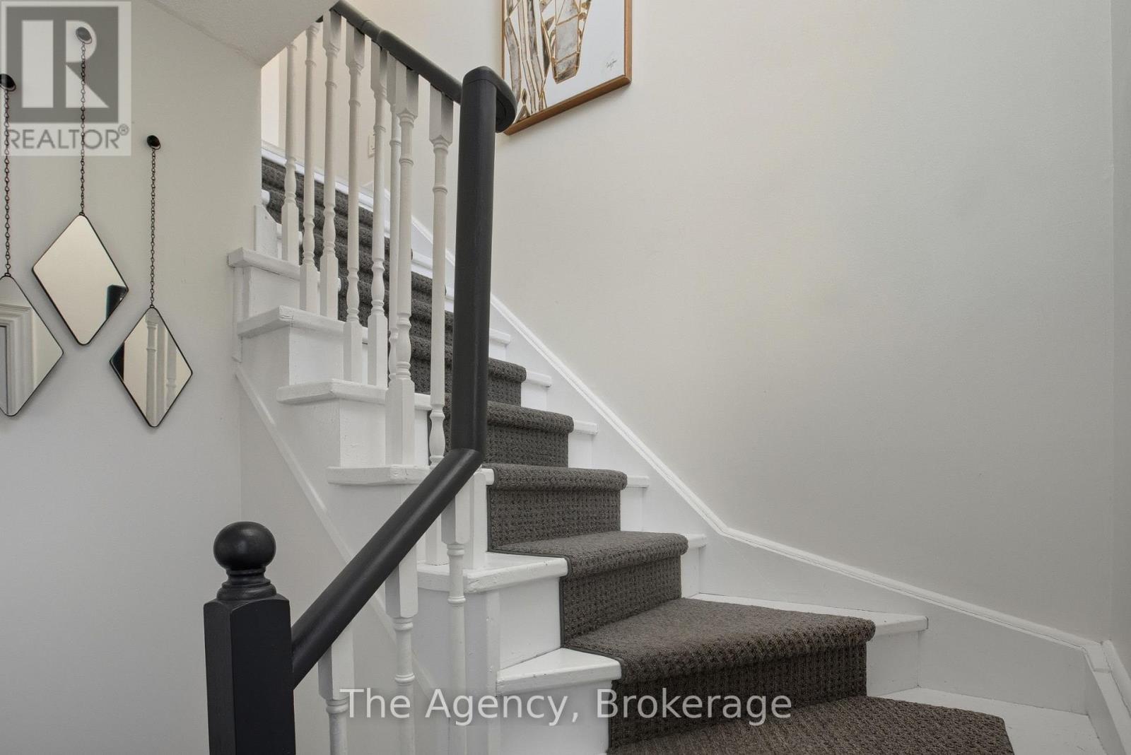 110 Leeson Street S Property Photo 14