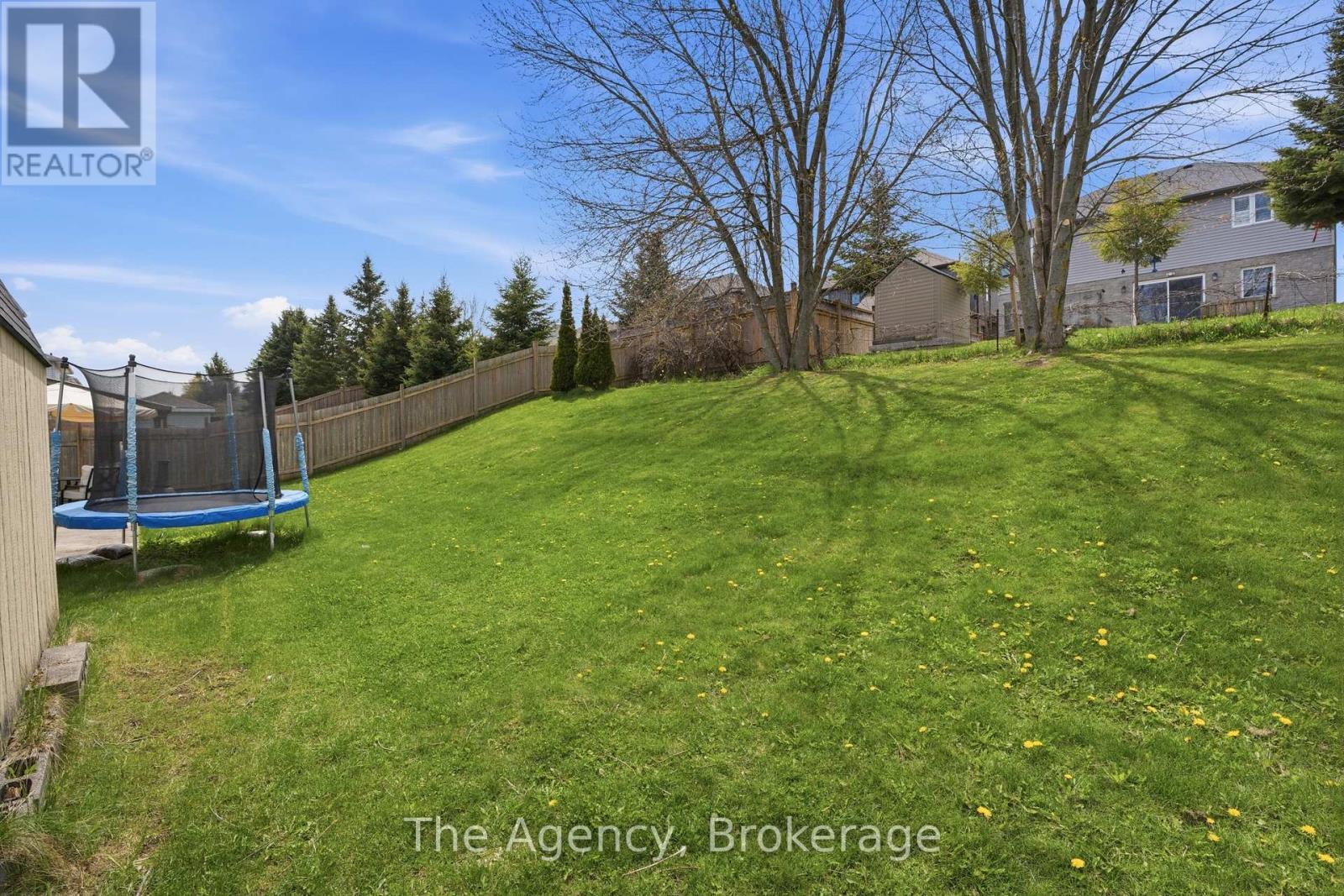 110 Leeson Street S Property Photo 32