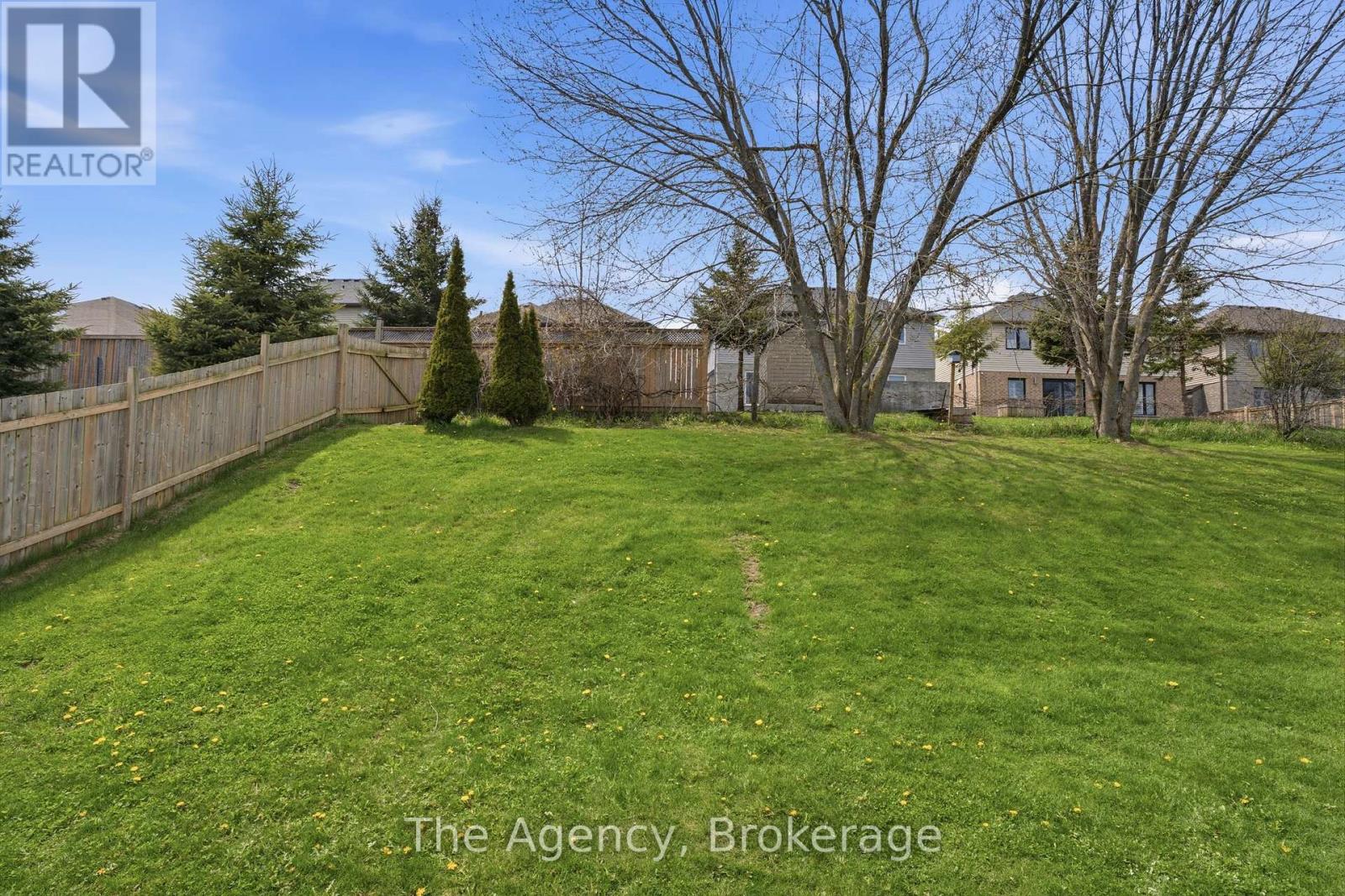 110 Leeson Street S Property Photo 34