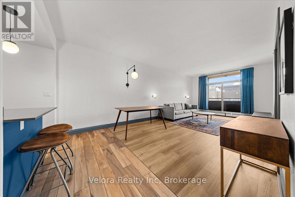 1407 - 161 Laurier Avenue W Property Photo 9