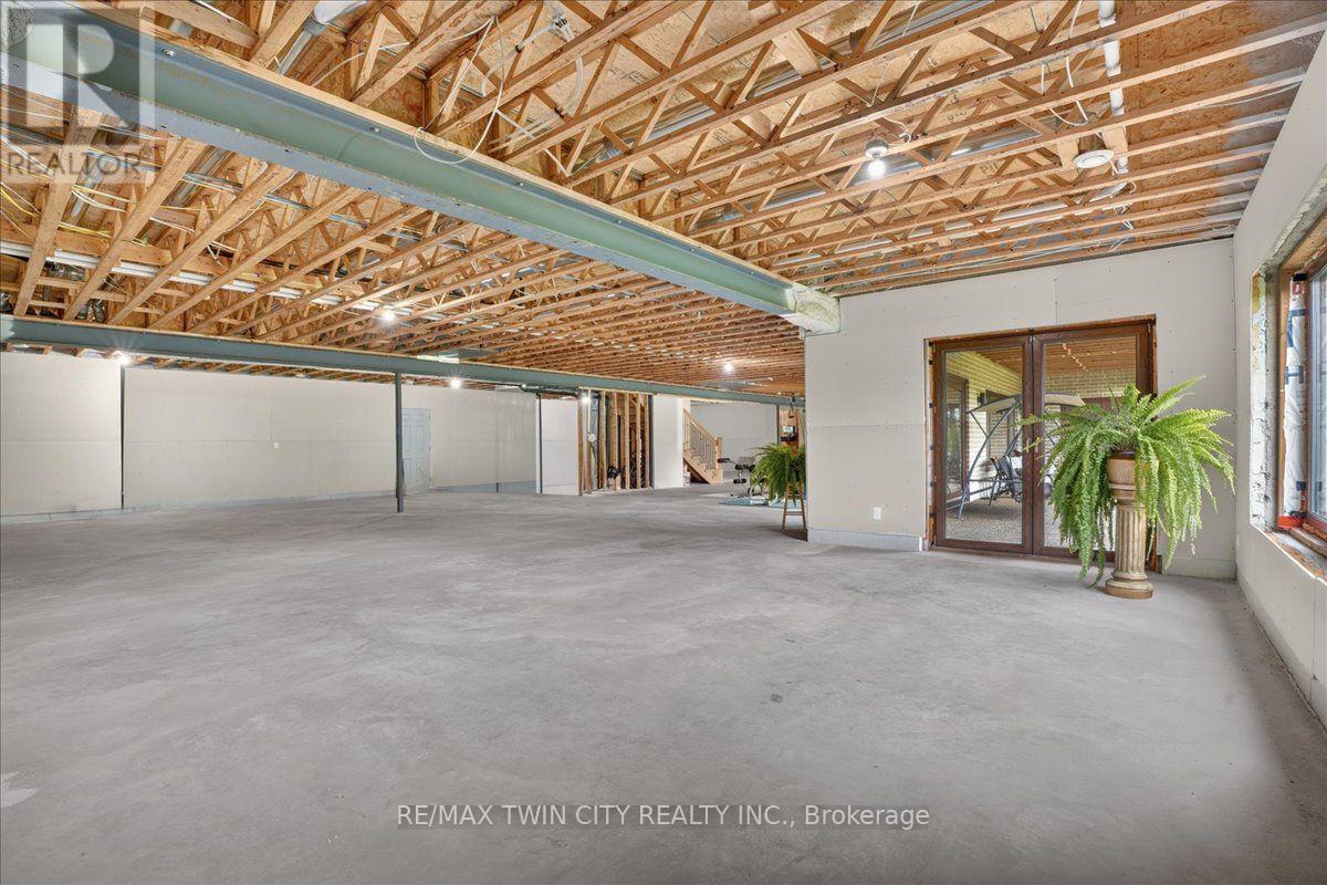 8 - 670 Bishopsgate Road Property Photo 46