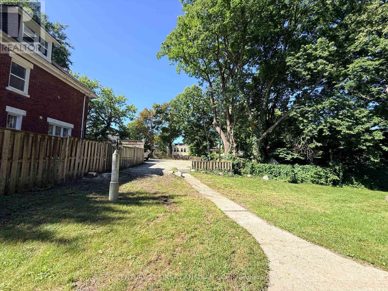 11 - 1 Waverley Place Property Photo 16