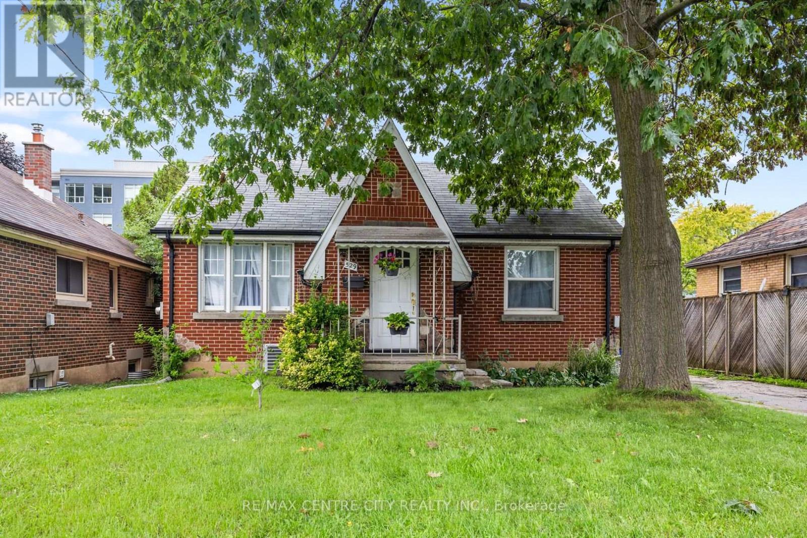 529 HIGHBURY AVENUE N Property Photo 1