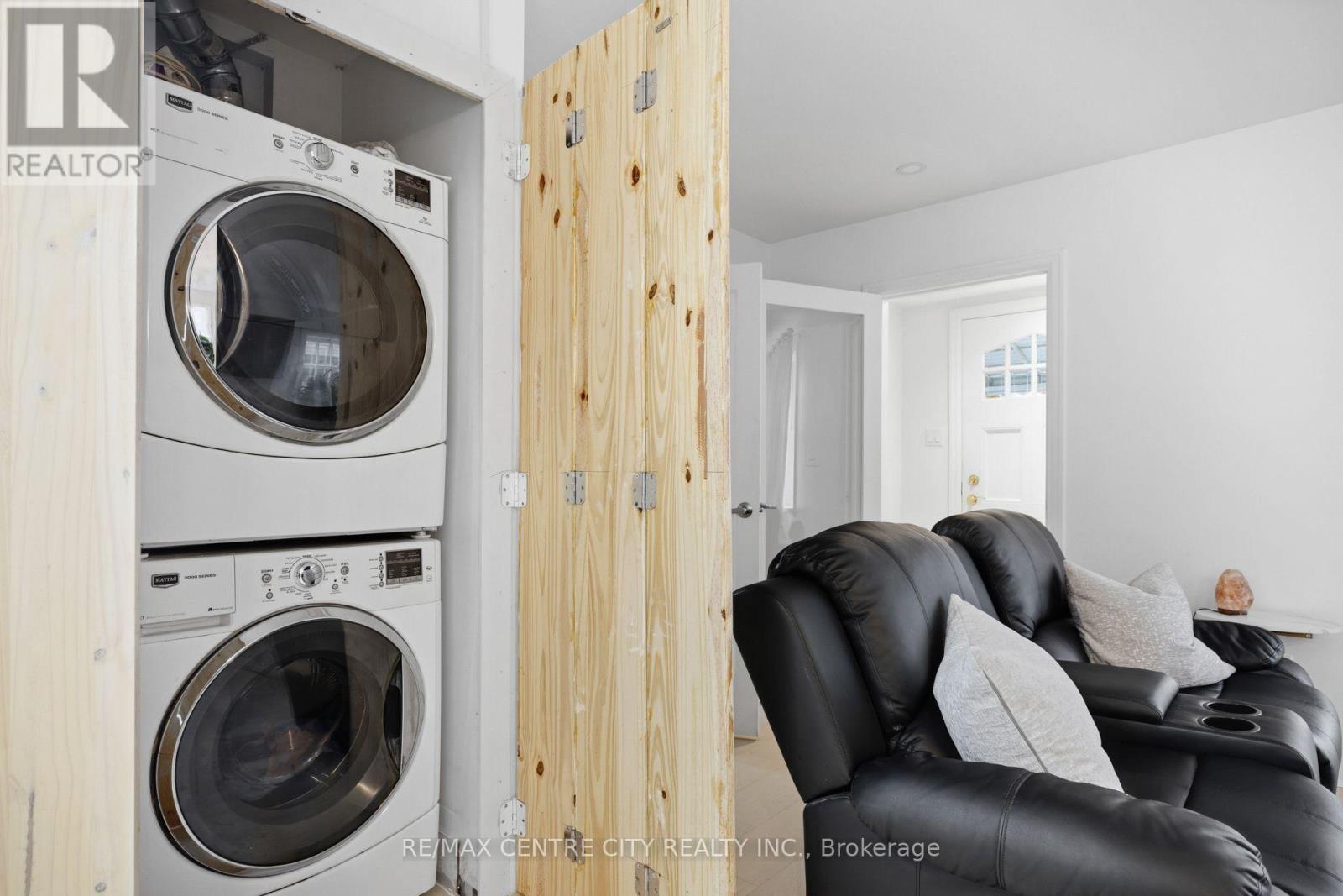 529 Highbury Avenue N Property Photo 13