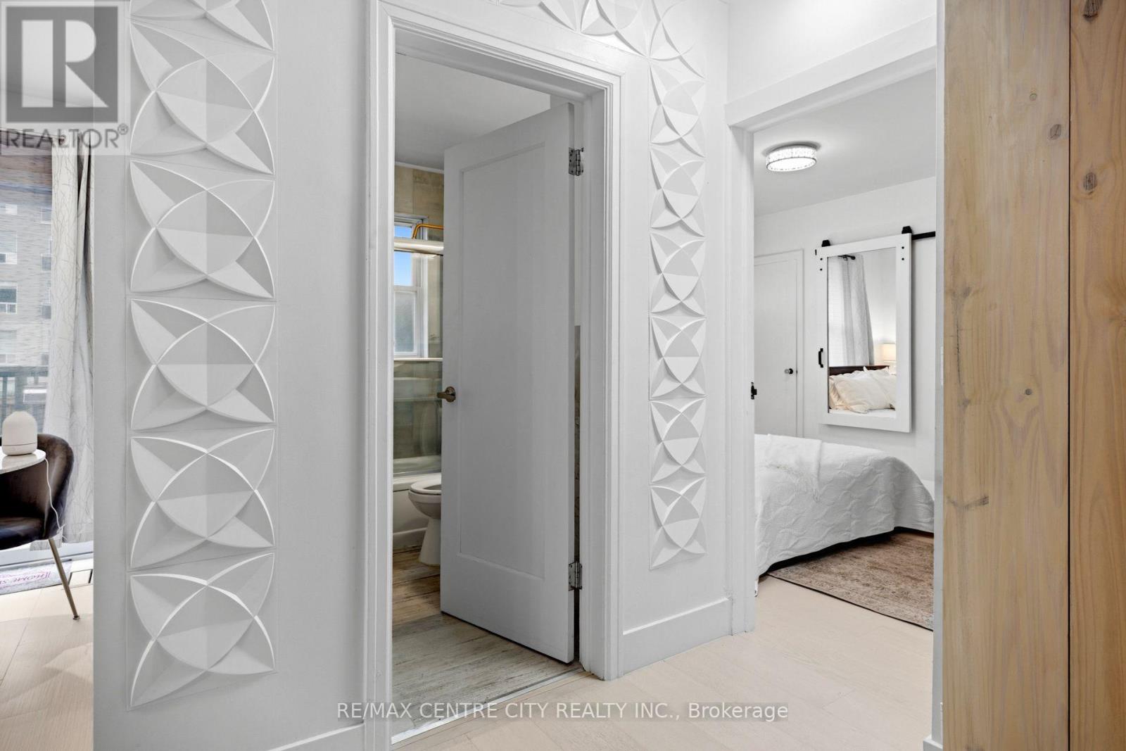 529 Highbury Avenue N Property Photo 14