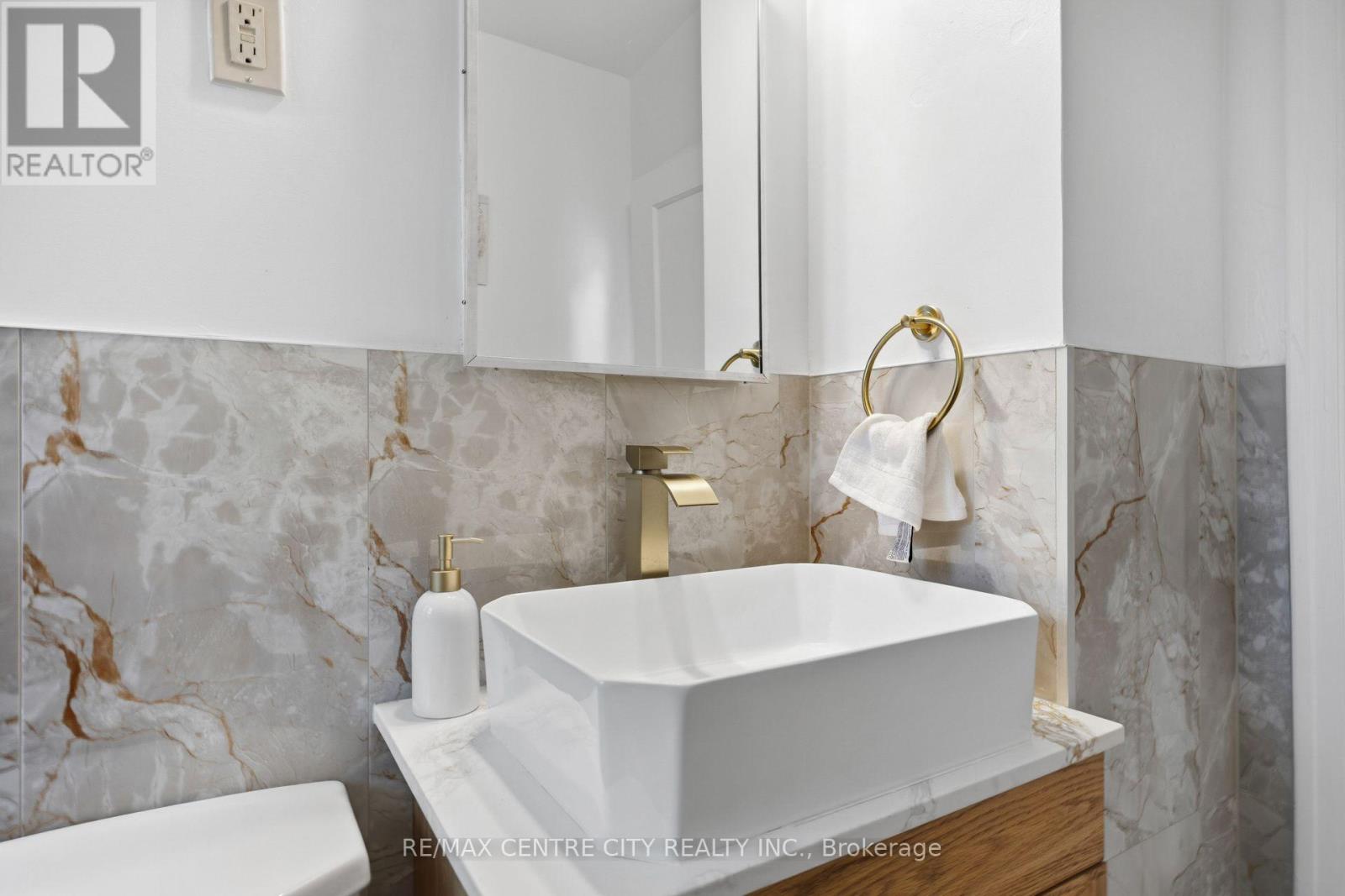 529 Highbury Avenue N Property Photo 15