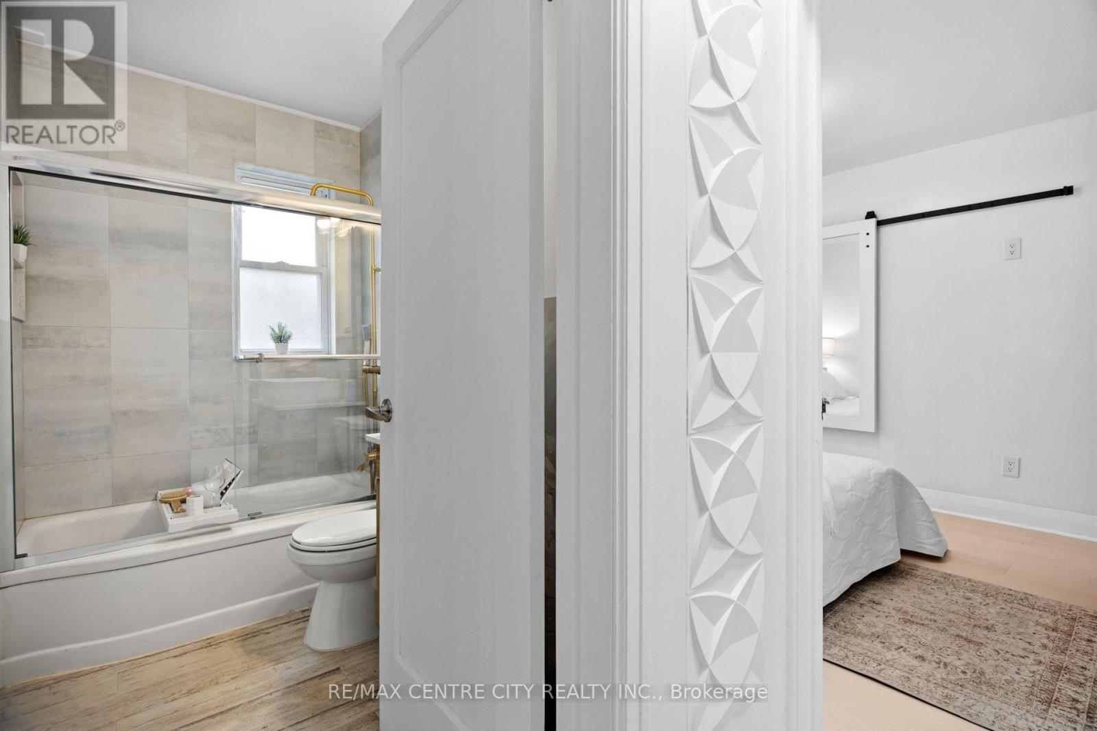 529 Highbury Avenue N Property Photo 17