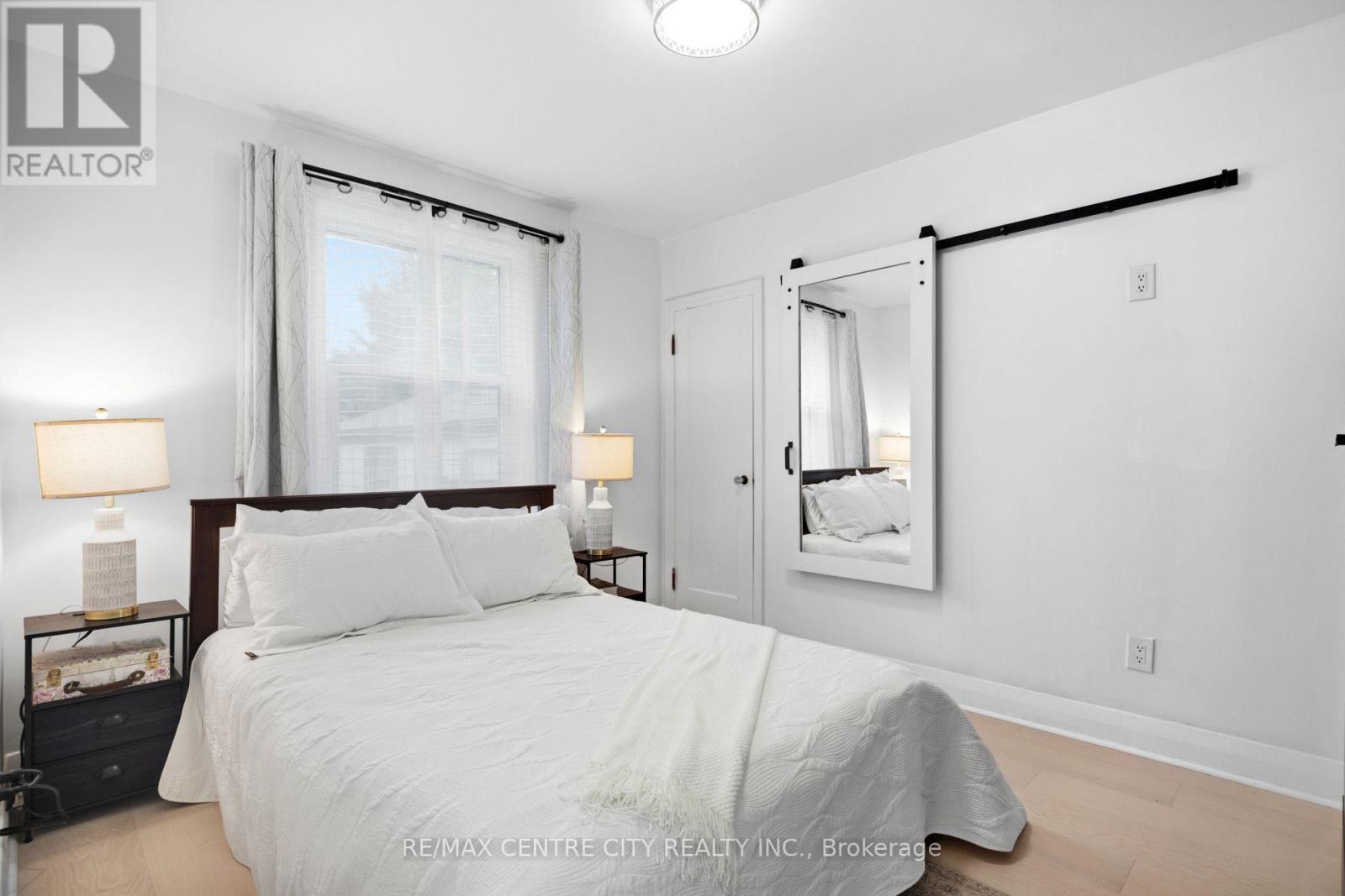 529 Highbury Avenue N Property Photo 18