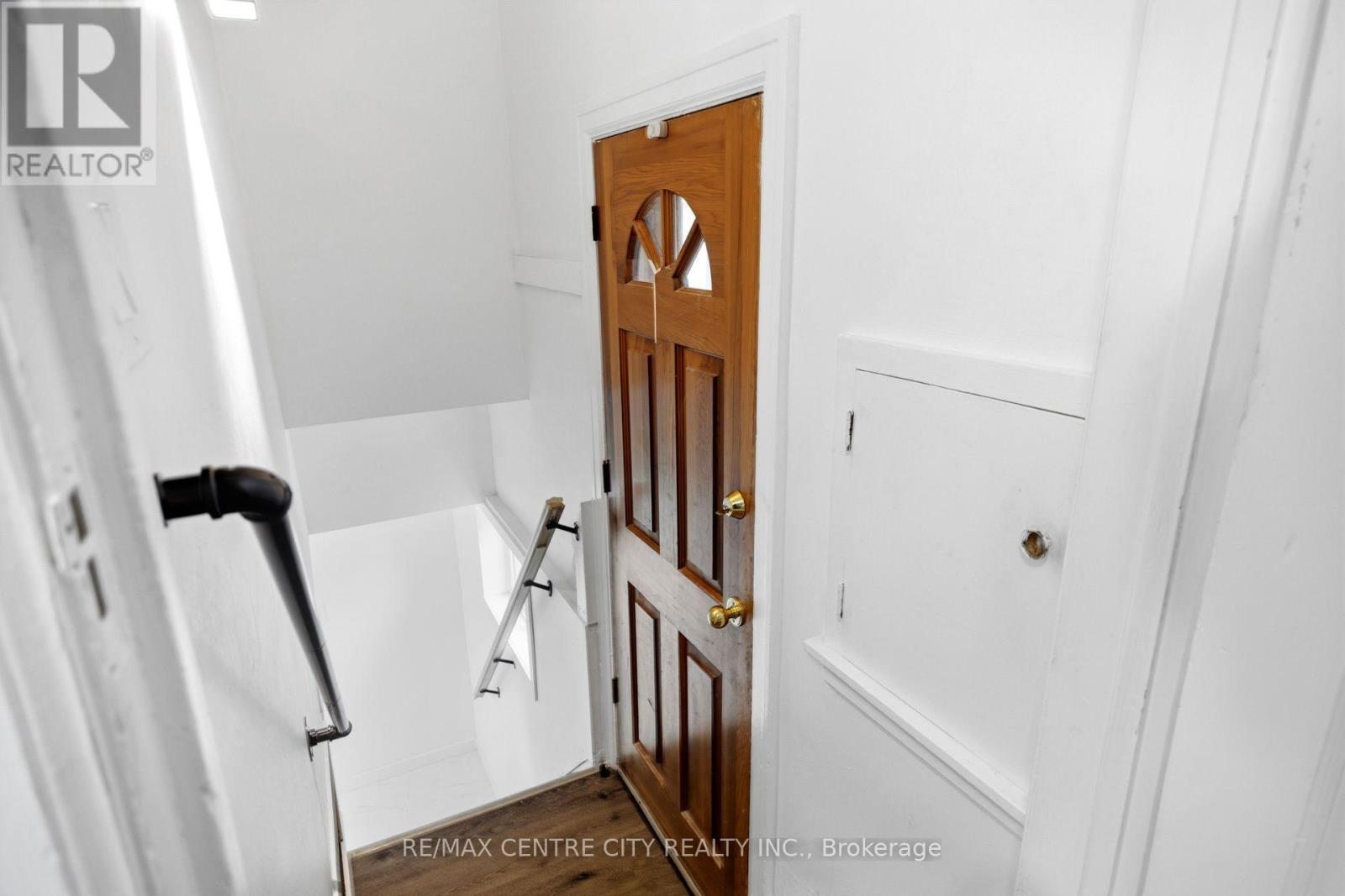 529 Highbury Avenue N Property Photo 21