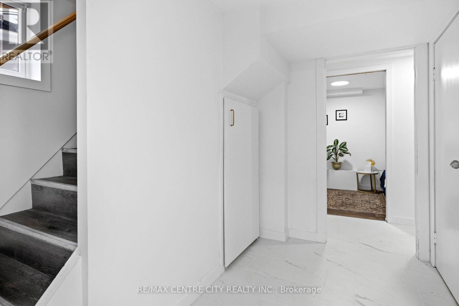 529 Highbury Avenue N Property Photo 25