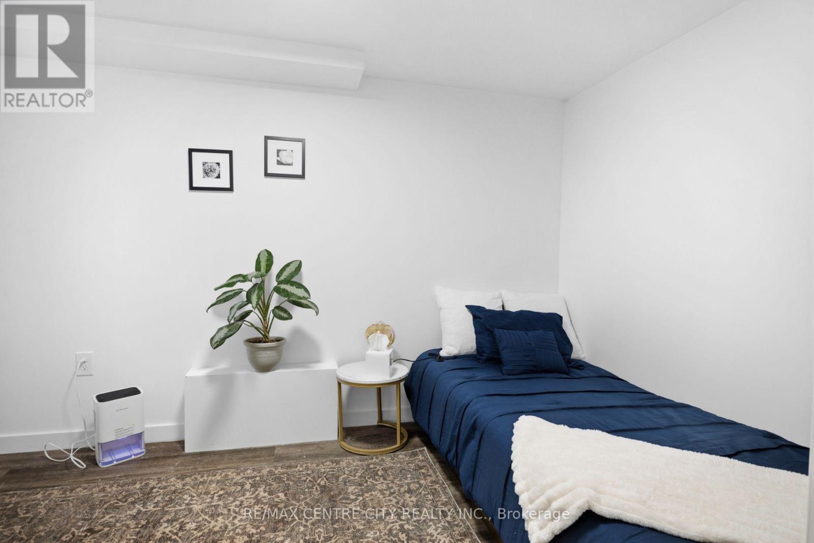529 Highbury Avenue N Property Photo 26