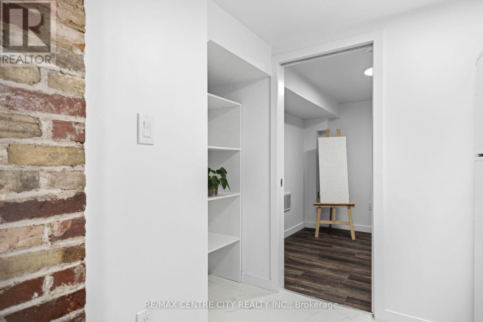 529 Highbury Avenue N Property Photo 27
