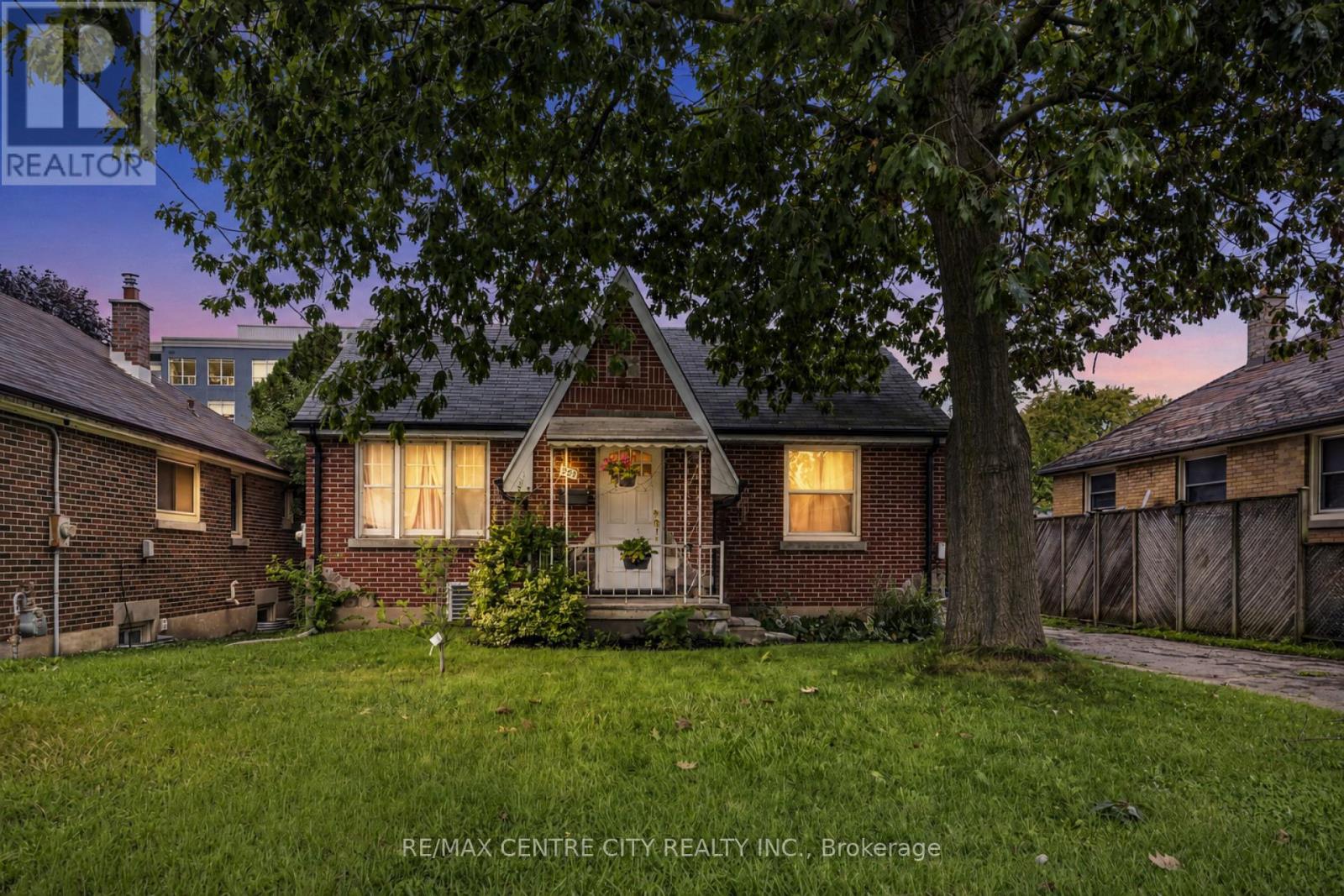 529 Highbury Avenue N Property Photo 38