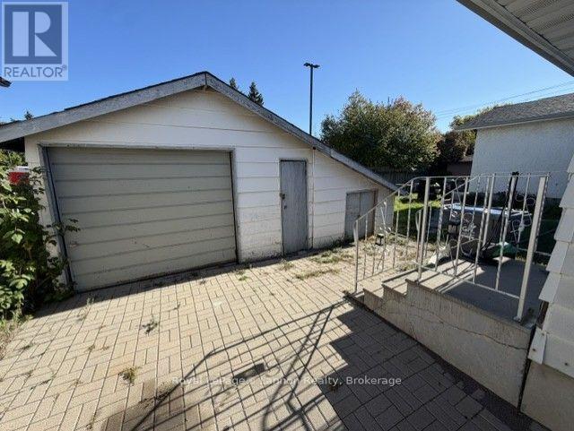 39-41 Junot Avenue S Property Photo 3