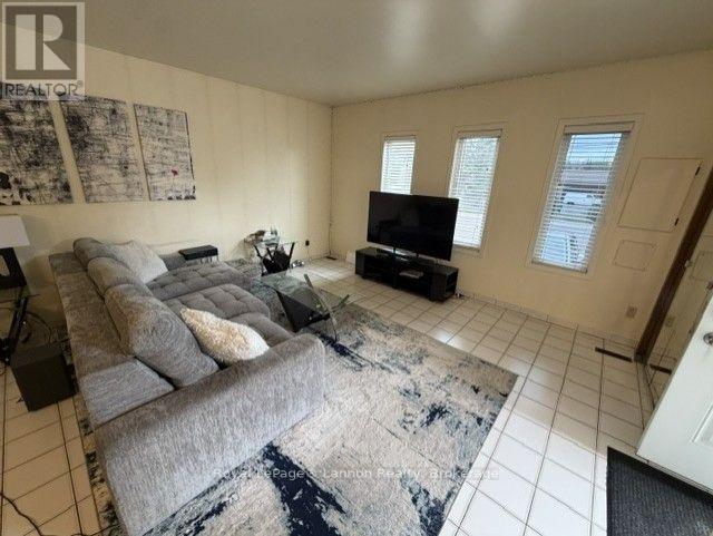 39-41 Junot Avenue S Property Photo 5