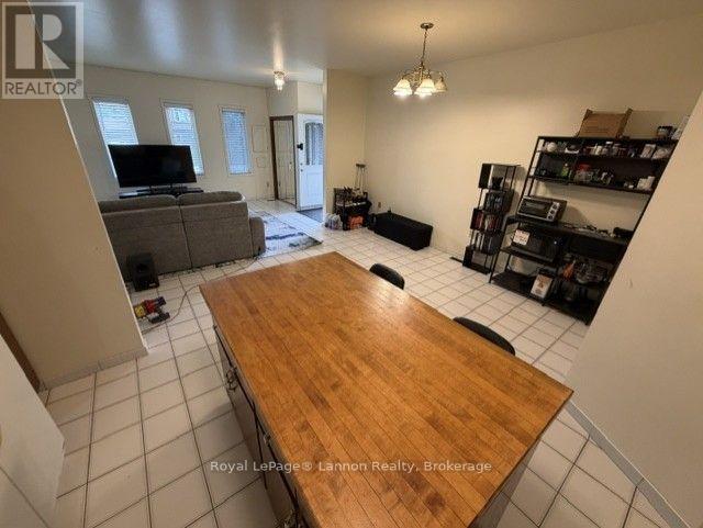 39-41 Junot Avenue S Property Photo 6