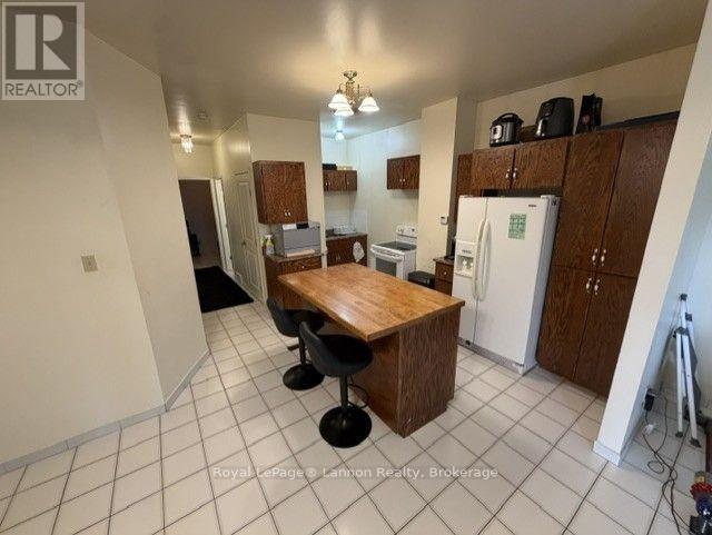 39-41 Junot Avenue S Property Photo 8