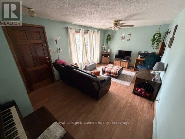 39-41 Junot Avenue S Property Photo 12