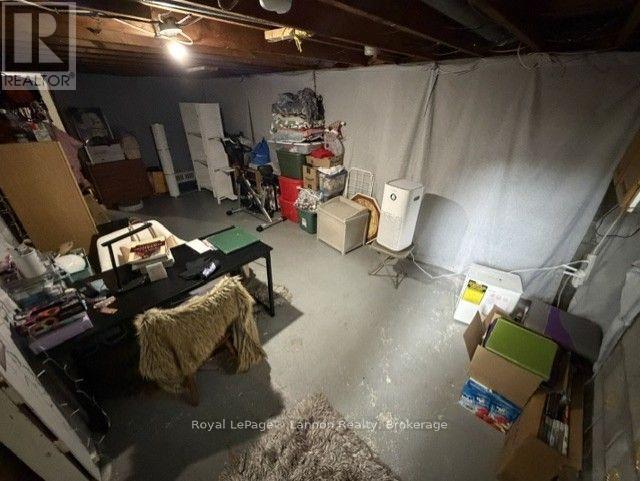 39-41 Junot Avenue S Property Photo 22