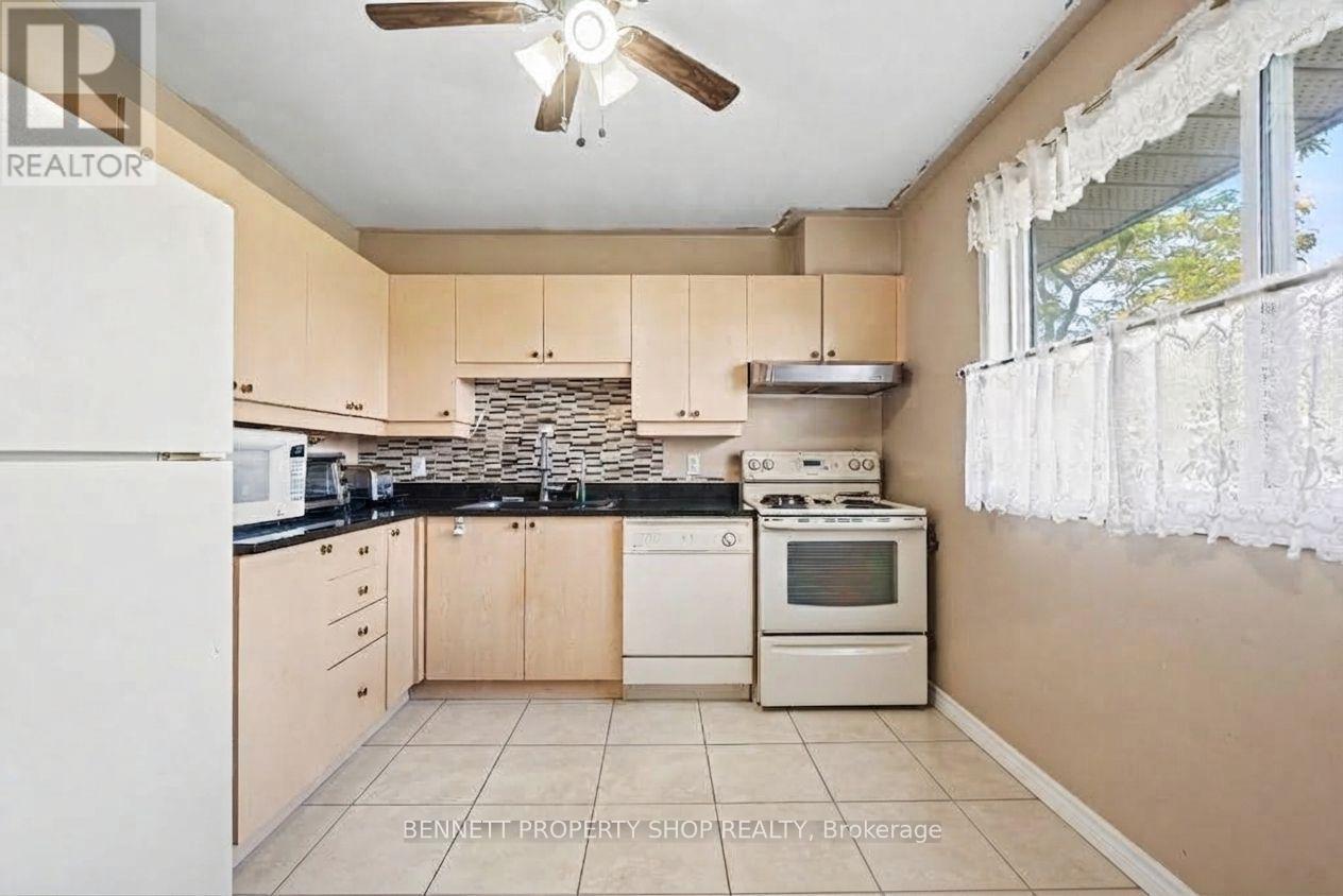 33 - 2669 Southvale Crescent Property Photo 4