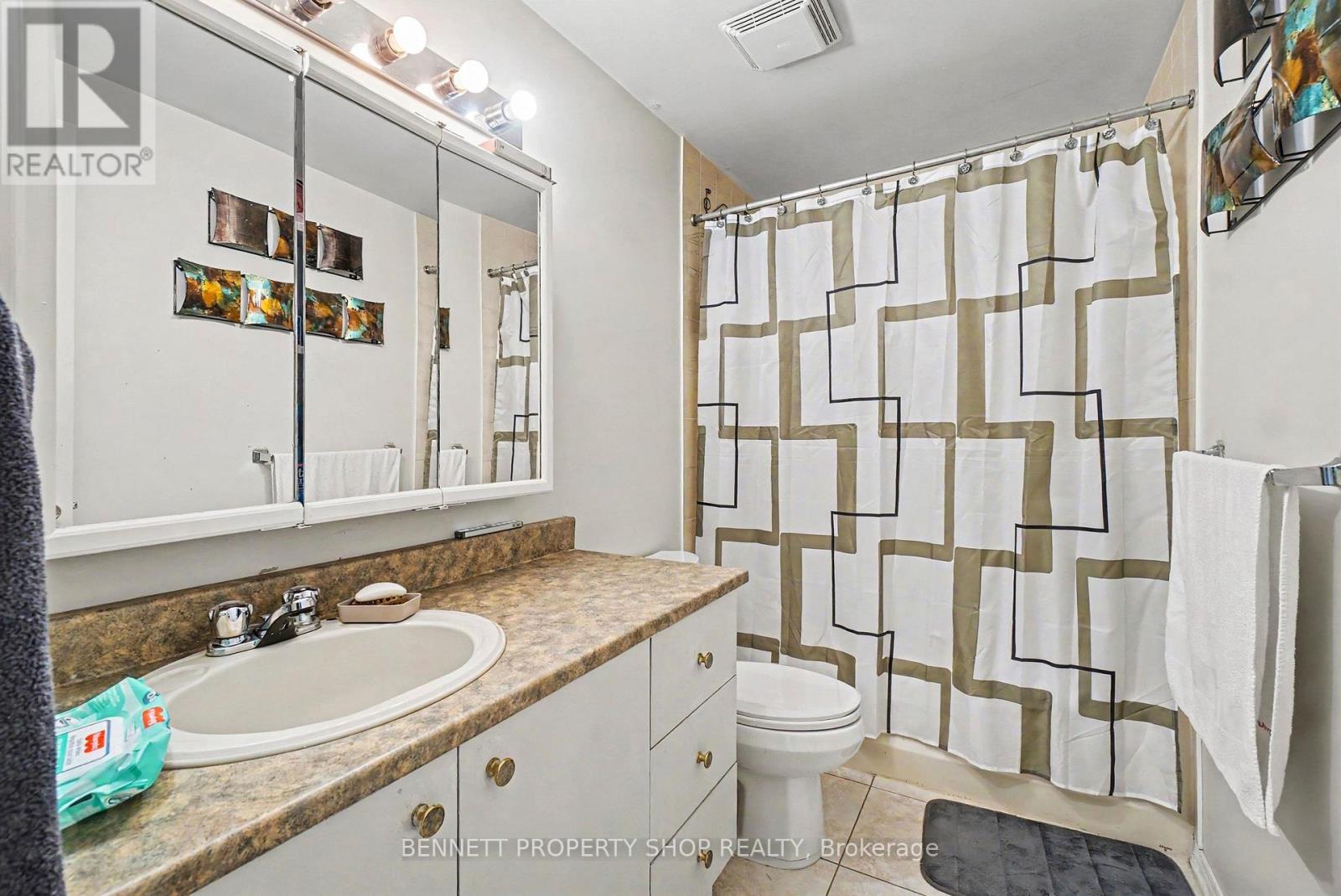 33 - 2669 Southvale Crescent Property Photo 9