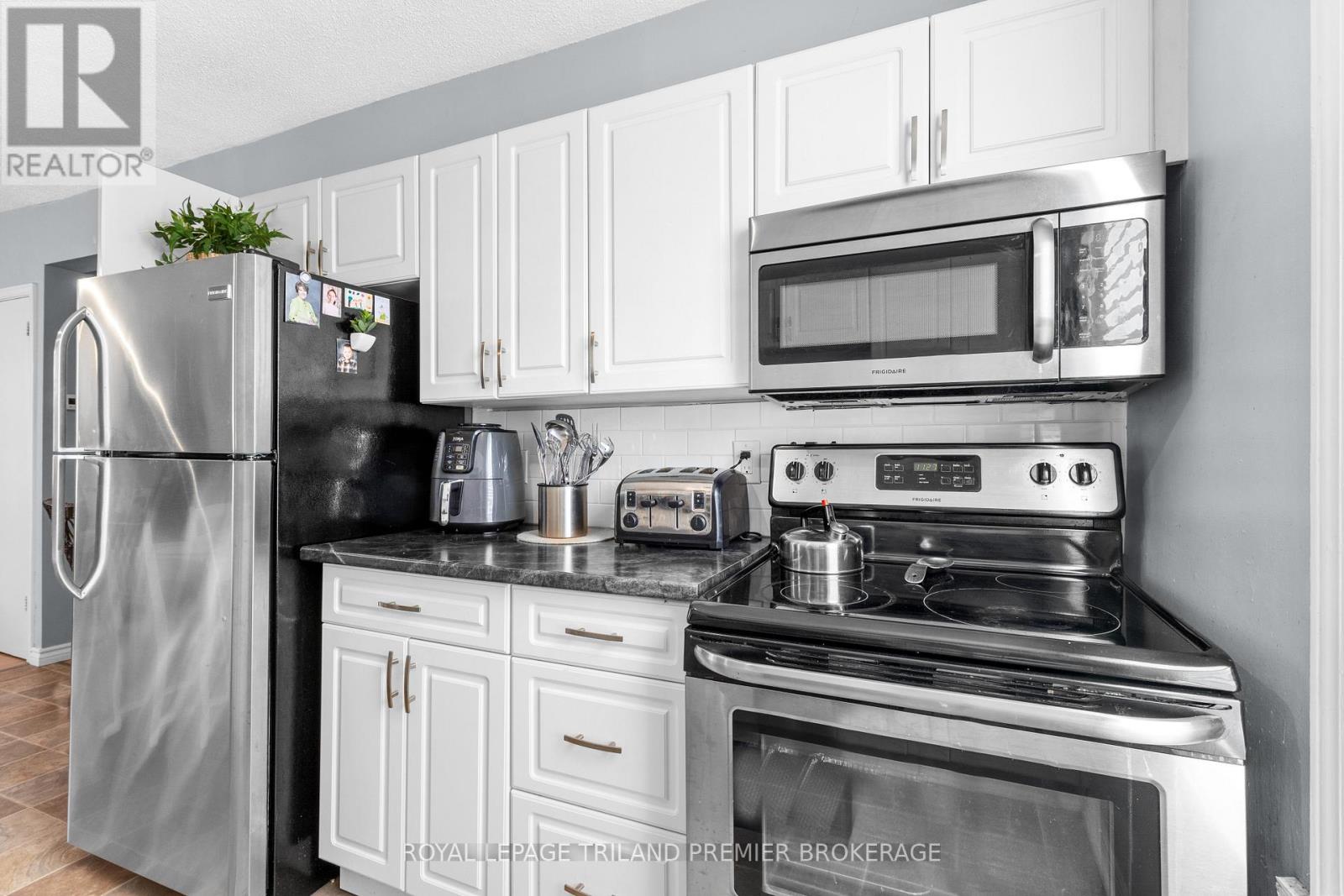 1284 Springbank Avenue Property Photo 10