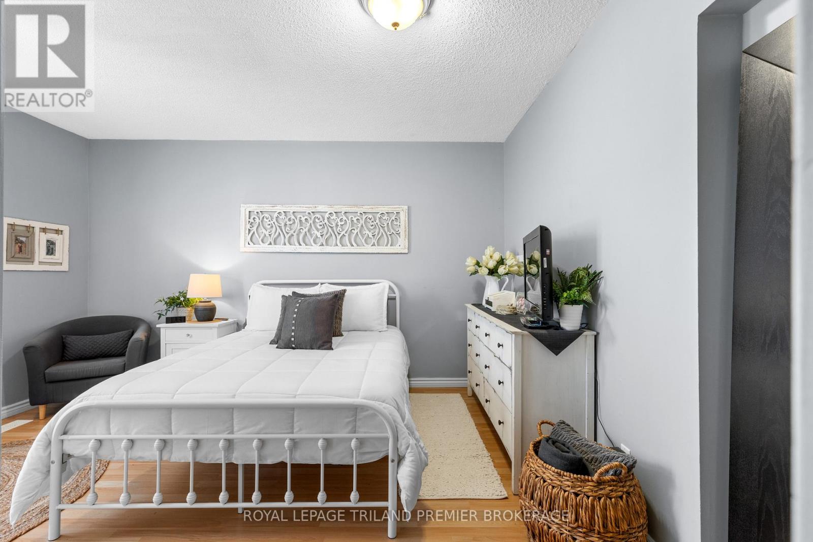 1284 Springbank Avenue Property Photo 13