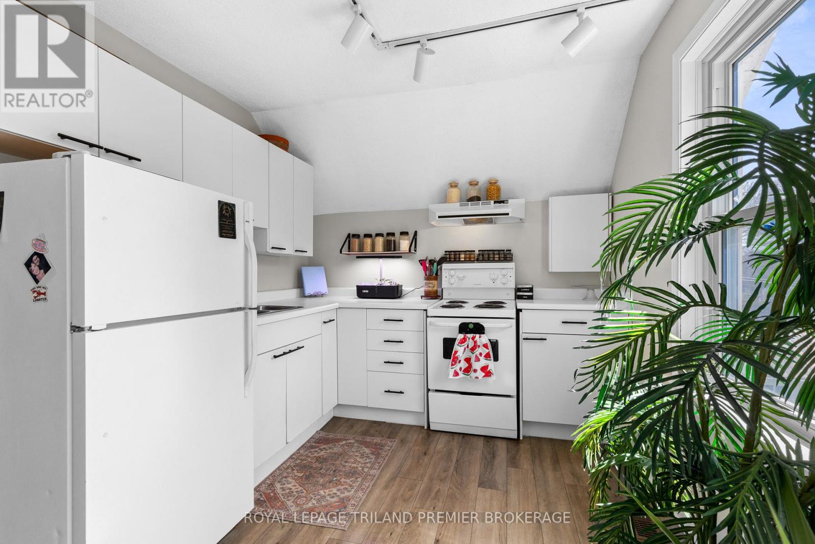 1284 Springbank Avenue Property Photo 15