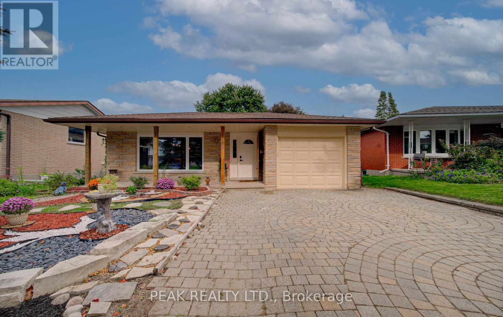 650 Pineridge Road E Property Photo 1