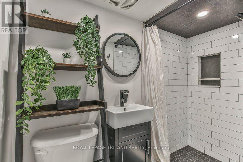 201 Langley Street Property Photo 30