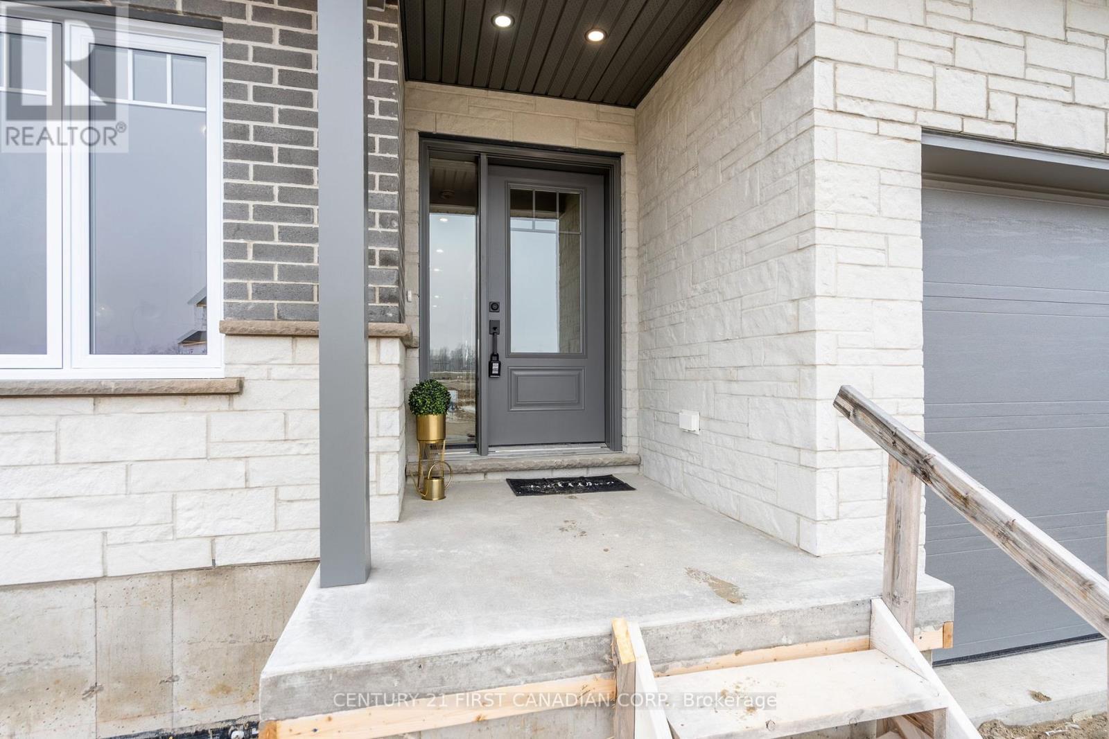 44 Postma Crescent Property Photo 4